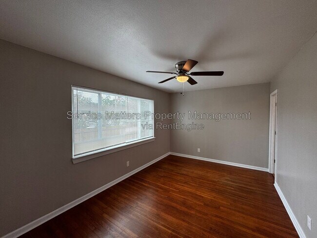 Building Photo - 707 Woodmere Dr