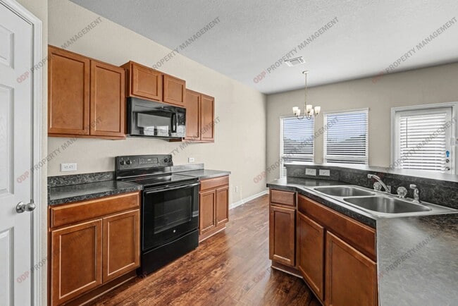 Building Photo - 2325 Vicksburg Ln