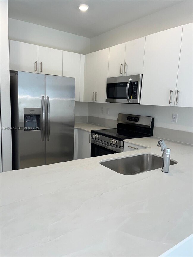 Building Photo - 2679 SE 25th Ter