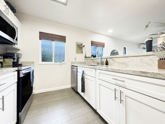 Building Photo - Pet Friendly Kailua Townhouse with A/C