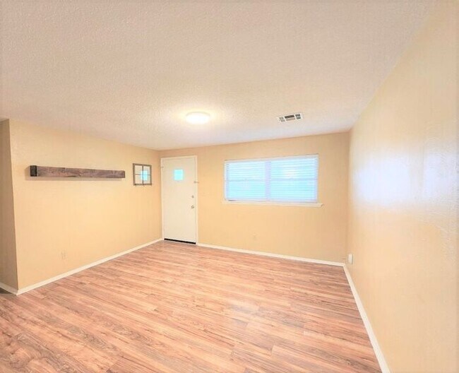 Building Photo - 3 Bed 1 Bath 1 Car in Bethany, OK PC Schools