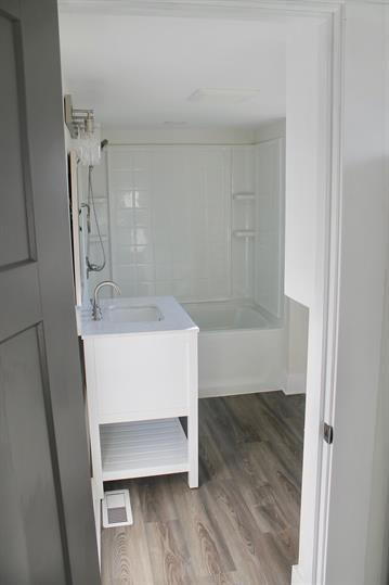 Building Photo - Charming & Updated 3 Bedroom Home