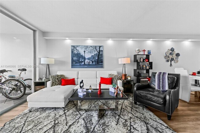 Building Photo - 2661 S Course Dr