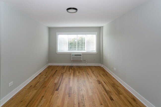 Building Photo - 699 Elm Pl