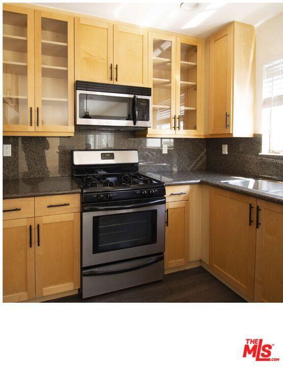 Building Photo - 435 S Palm Dr