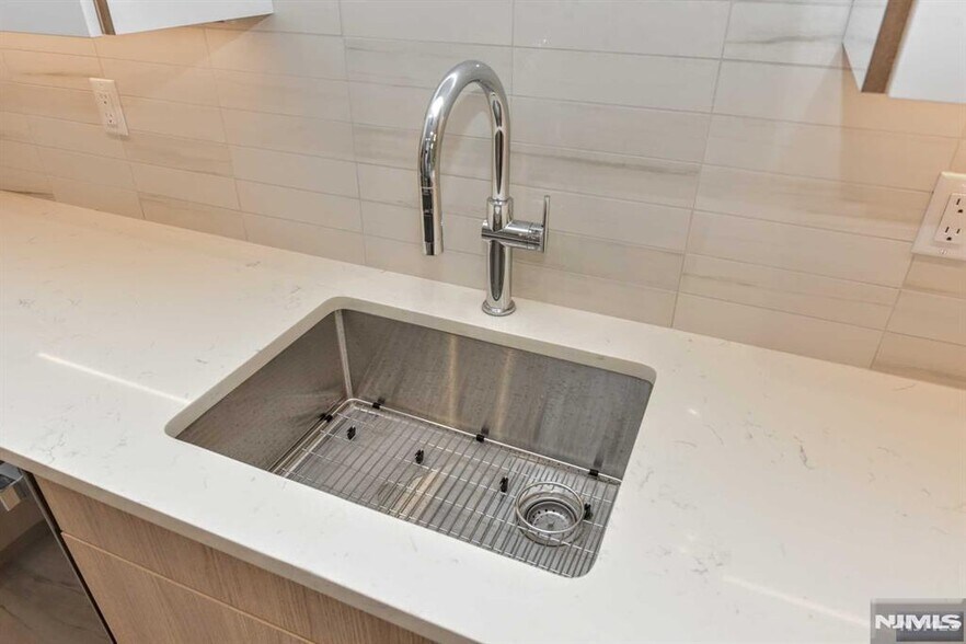 DEEP SINK - 234 Rivervale Rd