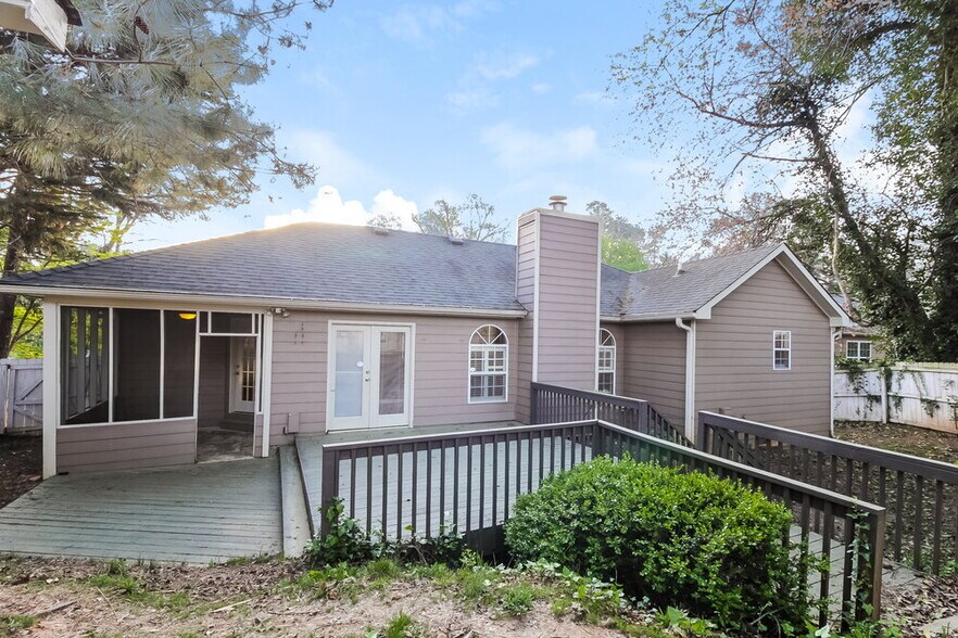 Building Photo - 2684 Candler Dr