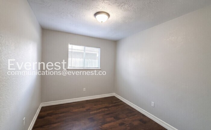 Building Photo - 1379 Dell Dale St