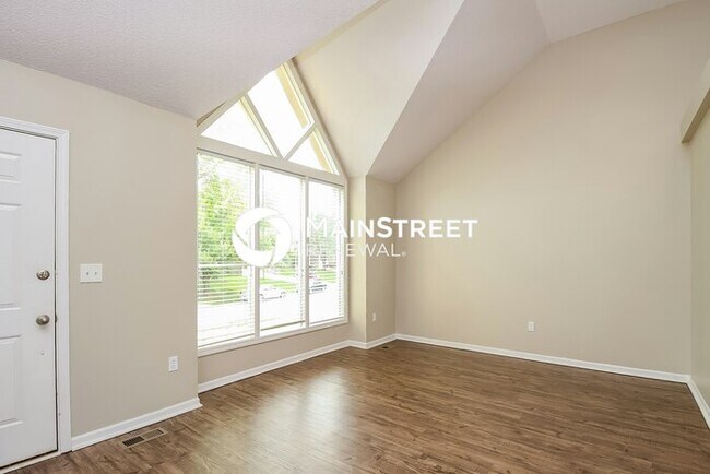 Building Photo - 3 Bedroom Pet-Friendly Home in Shawnee, KS with Main Street Renewal