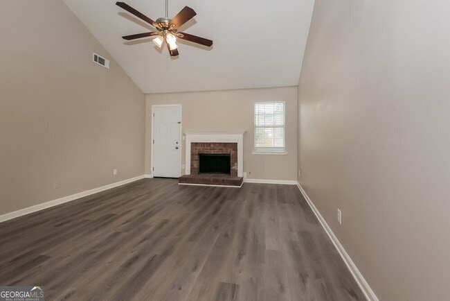 Building Photo - 2081 Wedgewood Dr