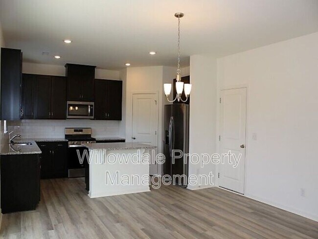 Building Photo - 125 Willow Grove Ln