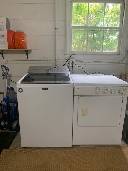 Building Photo - 585 California St