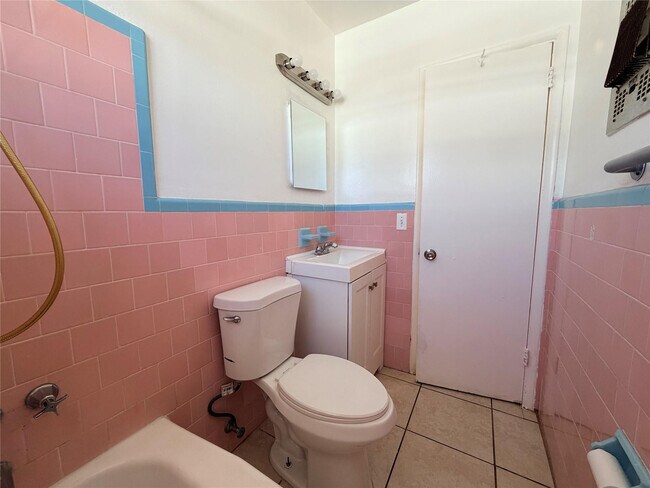 Building Photo - 1723 Moffett St