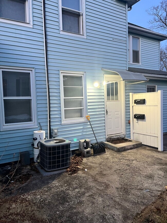 Building Photo - 35 Woodruff St