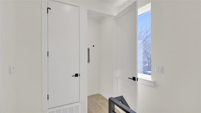 Building Photo - 6802 Montana St