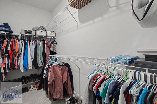 Building Photo - 413 Mcclelland Lp NE