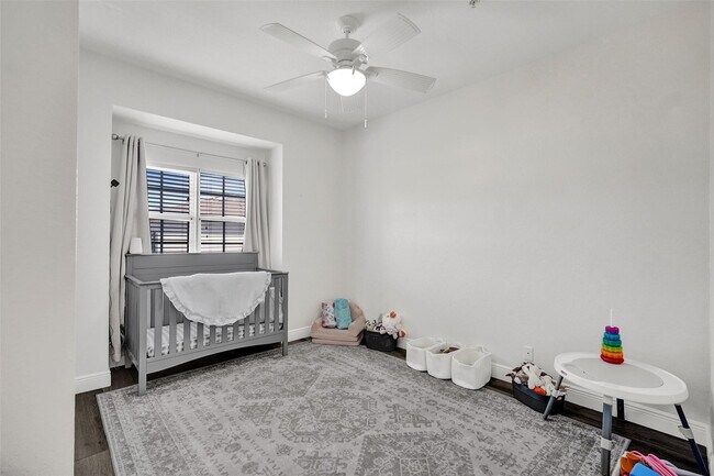 Building Photo - 228 SW 6th Ct