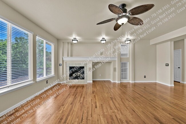 Building Photo - This beautiful 4 bedroom, 3 1/2 bathroom, ...