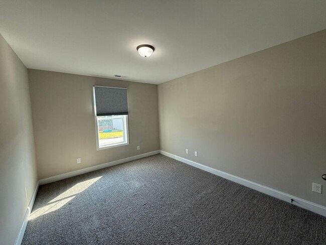 Building Photo - Stunning 4 Bed, 2.5 Bath Home in Cameron