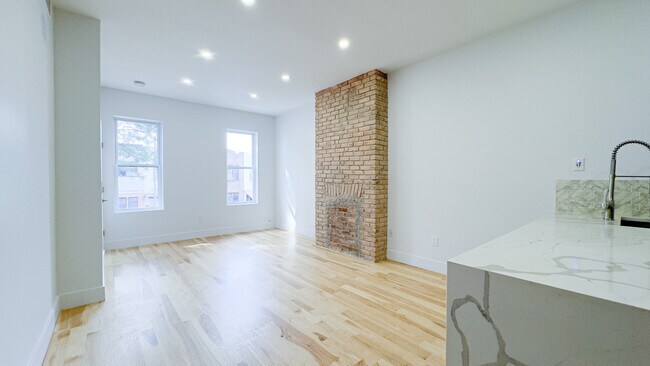 Building Photo - 182 Schaefer St