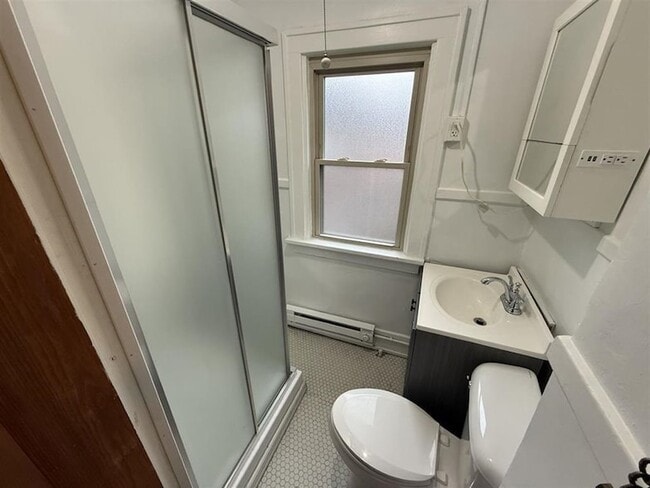 Building Photo - 10 Howard Pl