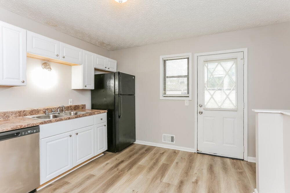 Building Photo - 1535 Springwood Dr SE