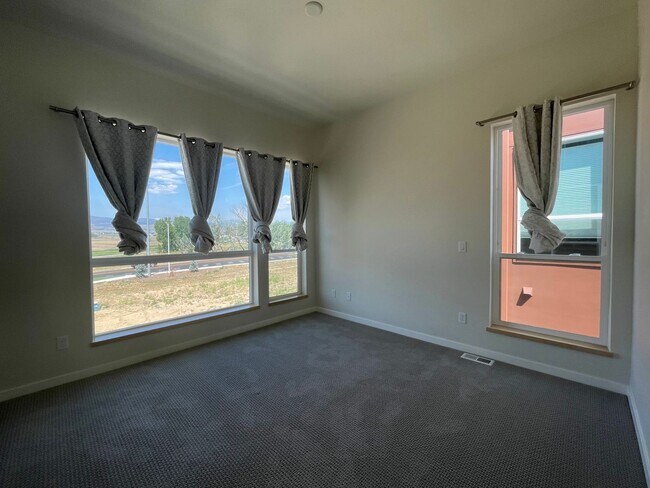Building Photo - Just reduced $2295! LOVELY 2 BED/2.5 BATH Great location near Boulder!