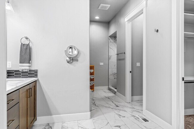 Building Photo - Beautiful split bedroom floorplan in the Sky Mesa Community!