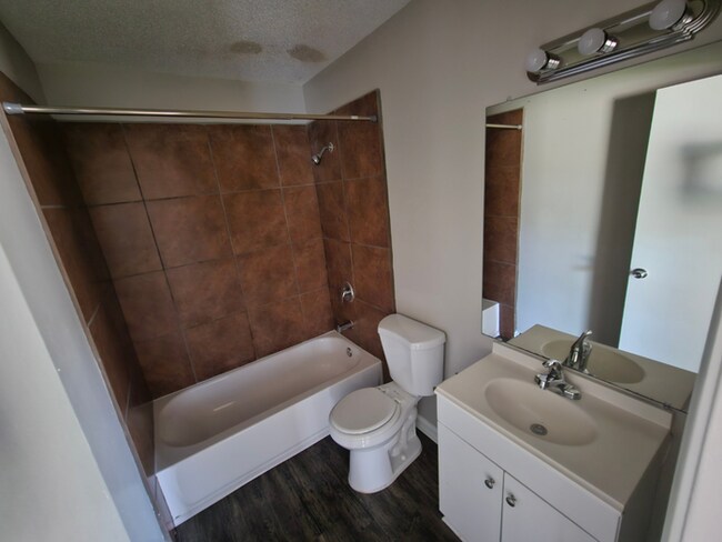 Building Photo - PREMIUM RENTAL! 3BR/2BA | Stone Fireplace & Hardwoods | Fenced Yard!