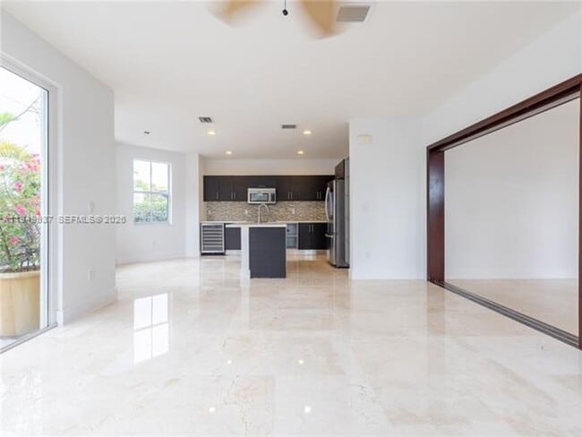 Building Photo - 7010 NW 106th Ave