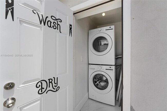 Building Photo - 2227 Cody St