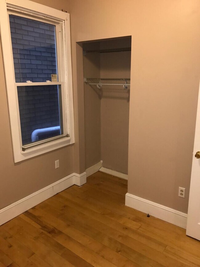 Building Photo - 10 Parkview Ct