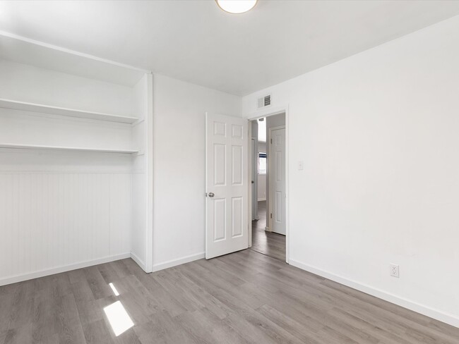 Building Photo - 1708 Probasco Way