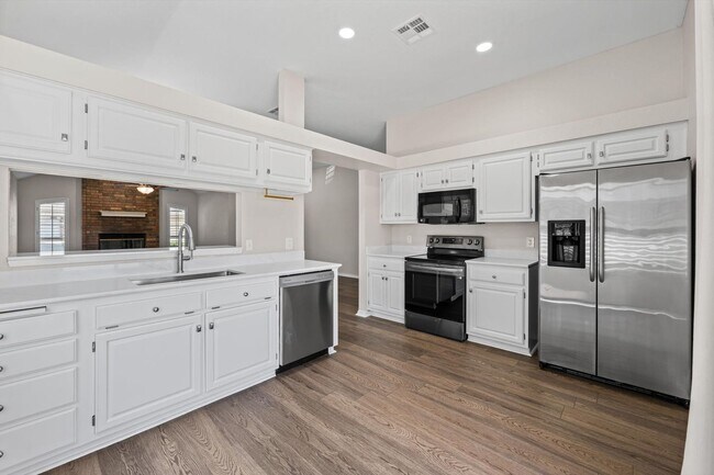 Building Photo - Two reasons to stop scrolling: the schools and the bathrooms. 3/2/2 Home in Putnam City Northaven...