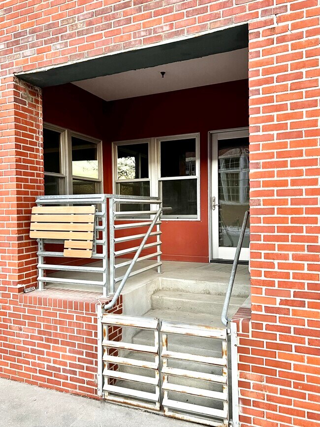 Exterior - Porch - 301 E Court Ave
