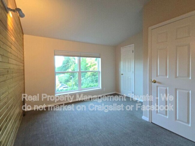 Building Photo - 816 20th St