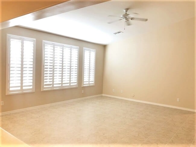 Building Photo - Beautiful 4 Bedroom / 2 Bath, in North Pho...