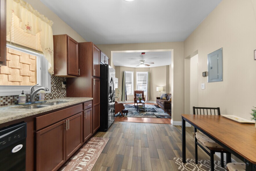 Building Photo - 172 Wilkinson Ave