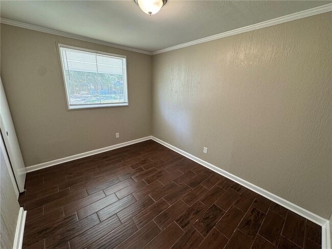 Building Photo - 401 Elmwood Dr