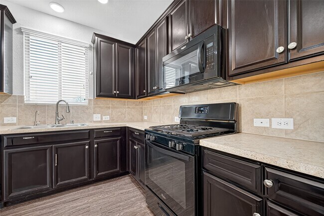 Building Photo - 5027 Brewcastle Ln