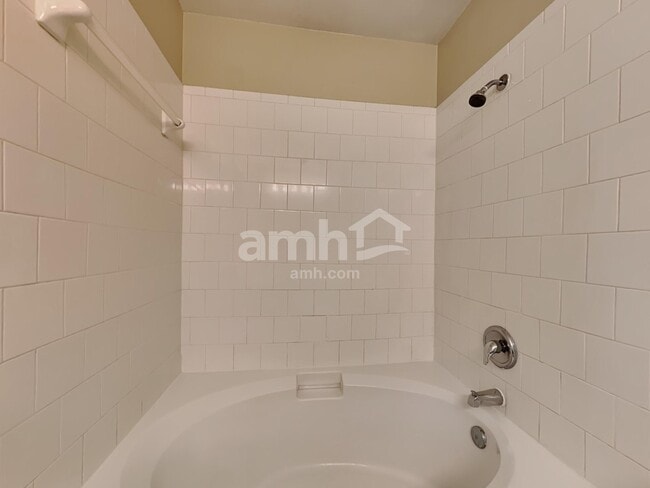 Building Photo - 714 Quail Hollow Dr