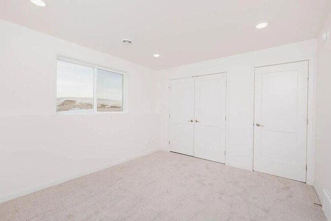 Building Photo - 1517 KEYSTONE CIR NE