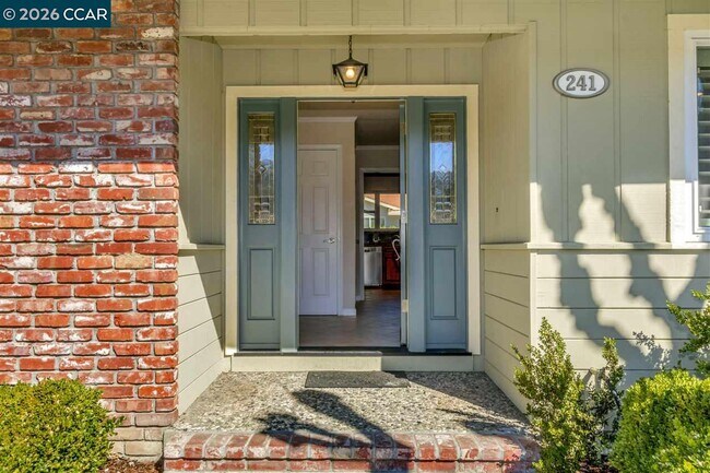 Building Photo - 241 Ivy Pl