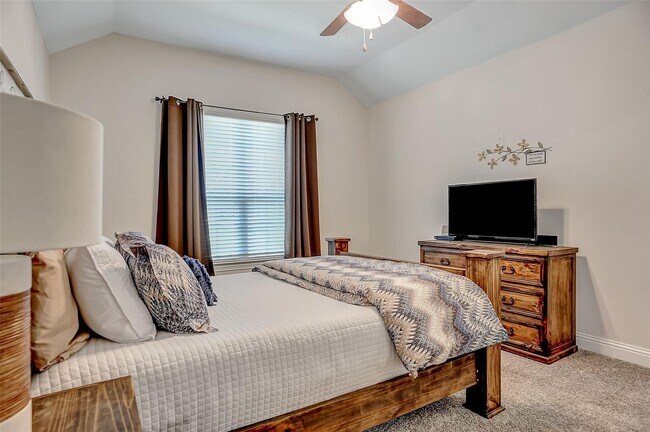 Building Photo - 3 Bed rooms and 2 baths, large master closet. Vinyl garage floor coating is just one of the many ...