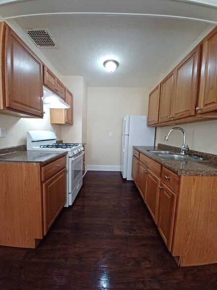 Building Photo - Whitestone Manor Apartments