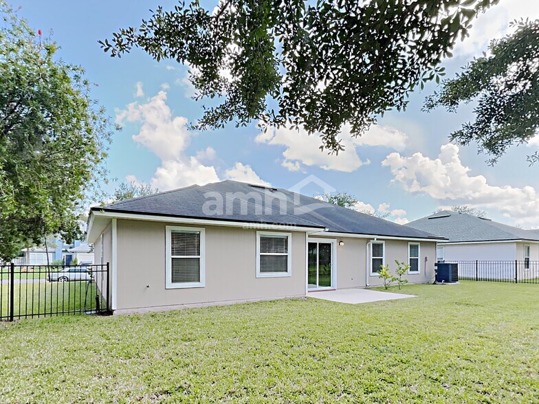 Building Photo - 14024 Fish Eagle Dr E
