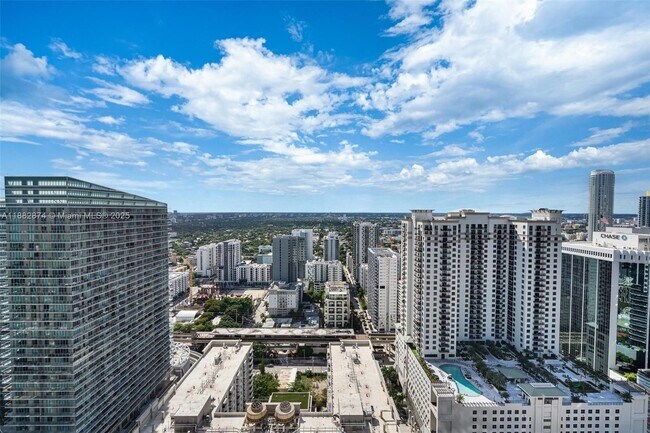 Building Photo - 1000 Brickell Plaza