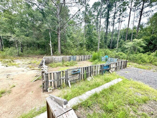 Building Photo - Huge 5 Bedroom 3 Bathroom Hastings Home Lo...