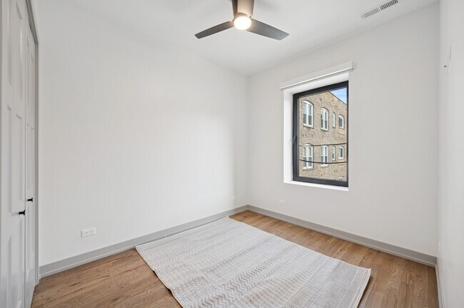 Building Photo - 1337 W Estes Ave