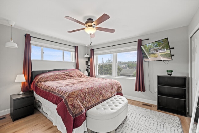 Building Photo - 5519 5th St NE